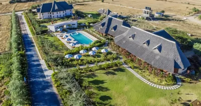The Last Village Lodge Hotele w: 