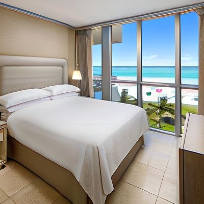 King Bedroom Suite Oceanfront with Balcony