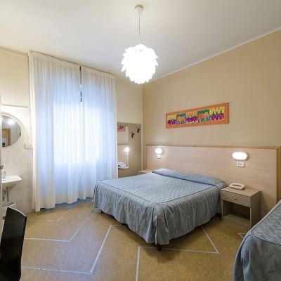 Triple Room with Shared Bathroom Hotel Moderno Promo Code