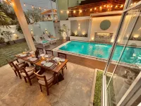 8 Plus Motels