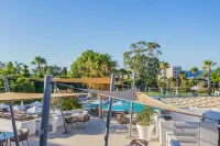 Adelais Bay Hotel