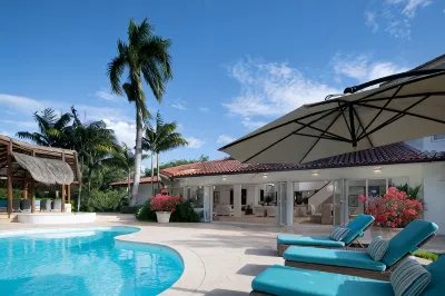 Punta Aguila Spectacular 4 Bdr / 6 Bath Free Golf Cart  Chef and Waiter Included Hoteles en 