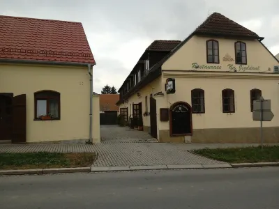 Penzion a Restaurace Na Jízdárně Hotels in 