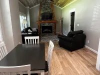 Viognier-Cottage Near Jones Von Drehle with Master Suite Ξενοδοχεία στην πόλη Traphill