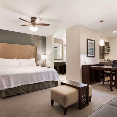 King Bed Premium Suite