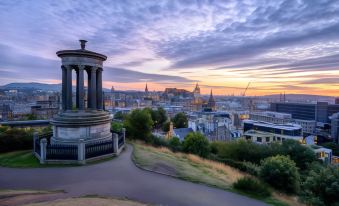 Premier Inn Edinburgh City Centre (York Place/St James Quarter) hotel