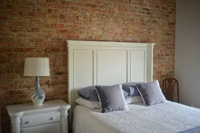 A spacious loft apartment in downtown Berrien Springs. Hotel a 