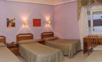 Hostal Restaurante Carolina - Housity