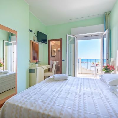 Superior Quadruple Room with Sea View