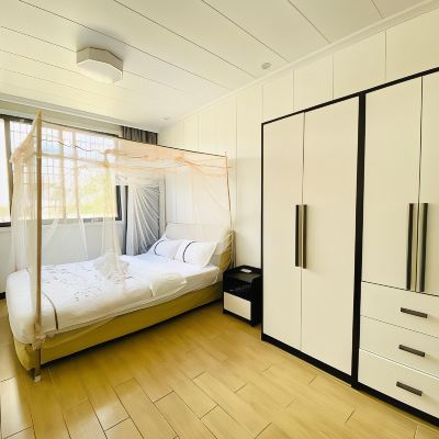 Deluxe Three Bedroom Apartment