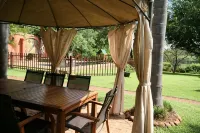 Selati 103 Guest Cottages Hotele w: 