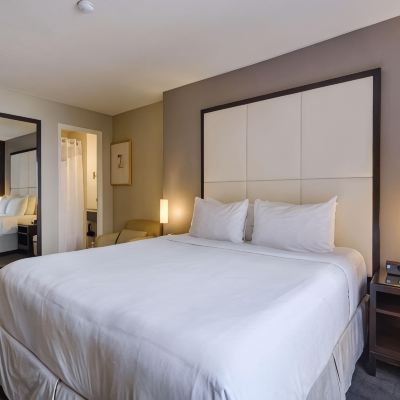 Queen Room Arc the Hotel Promo Code