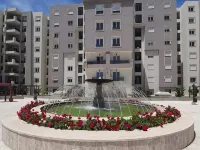 Appartement a 10 min de l Aéroport Entre les Berges du lac et Ain Zaghouene, Hotels in Soukra