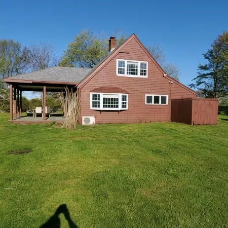 Walk to Mansion Beach, Large Yard!