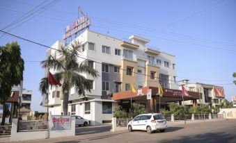 Hotel Devraj Palace - Housity