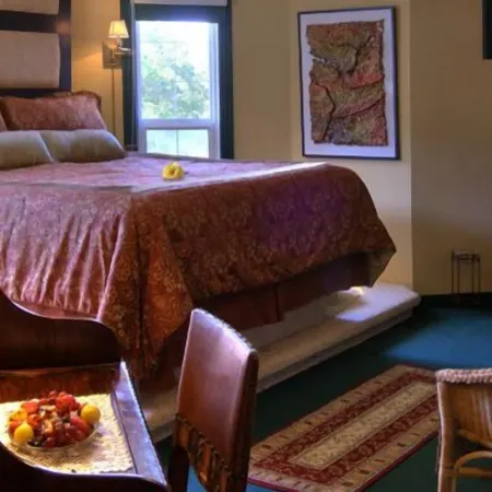 Heartwood Inn