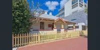 Emu Backpackers Perth - note - Valid Passport required for check in