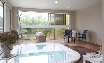 Hotel Blanc - Housity