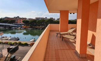 Aparthotel Capitol - Housity