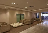 HY Beach Flats - International