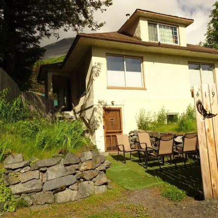 Sleeps 6. Suite - historical home