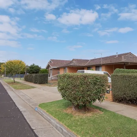 Charming 3-Bedroom Holiday Home Near Werribee Park Отели в г. Уэрриби
