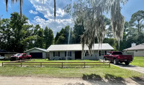 Quiet, cozy 3 bedroom home, across from river, in peaceful Palatka