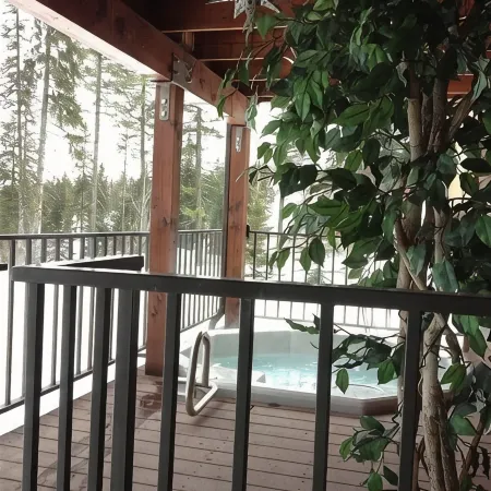 Weekly Discounts! Whitefish Mountain Ski Resort ski in ski out, Luxury Townhouse
