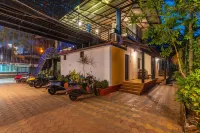Madpackers Goa Anjuna - Bar & Pool Hotels in 