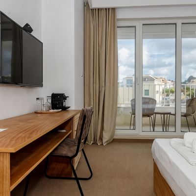 Deluxe Double Room With Balcony JI Hotel Promo Code