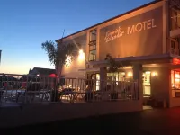 Fenwick Islander Motel Hotels in 