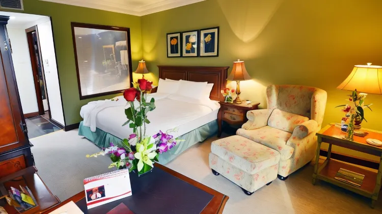 The Convention Center & Royal Suites Hotel Room