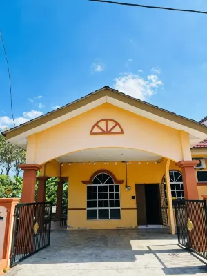 Homestay Ira Jaya - 4 Unit Rumah Hotels in 