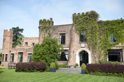 Crabwall Manor Hotel & Spa  호텔