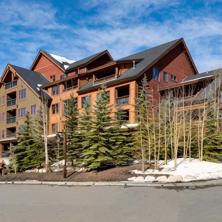 Spacious Top-Floor 3-Bed Springs Condo: 5 Minute Walk to Gondola and Restaurants