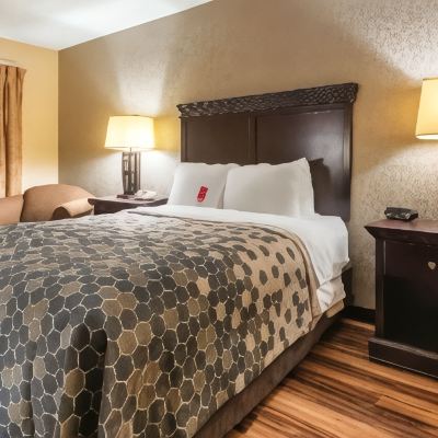 Accessible Queen Room-Non-Smoking Econo Lodge Hillsboro I-35 Promo Code