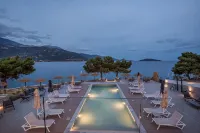 Trizonia Bay Hotel