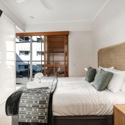 One Bedroom Rooftop - Poolside Tower Rolling Surf Resort Promo Code