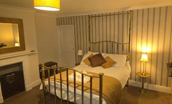 St Quintin Arms - Housity