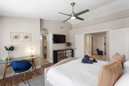 On HGTV Show House Hunters! Heated Pool! Family & Dog friendly, Prime location!