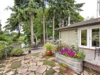 Cozy, Quiet, Bothell River House Hotels in Bothell