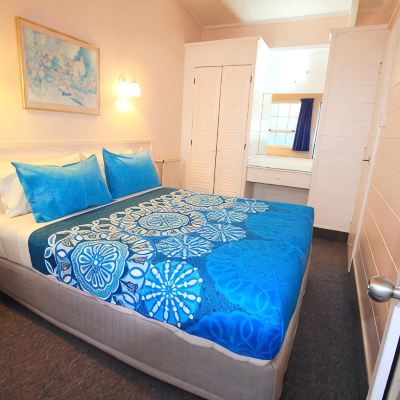 One-Bedroom Apartment with Spa Bathtub Golden Glow Motel Promo Code
