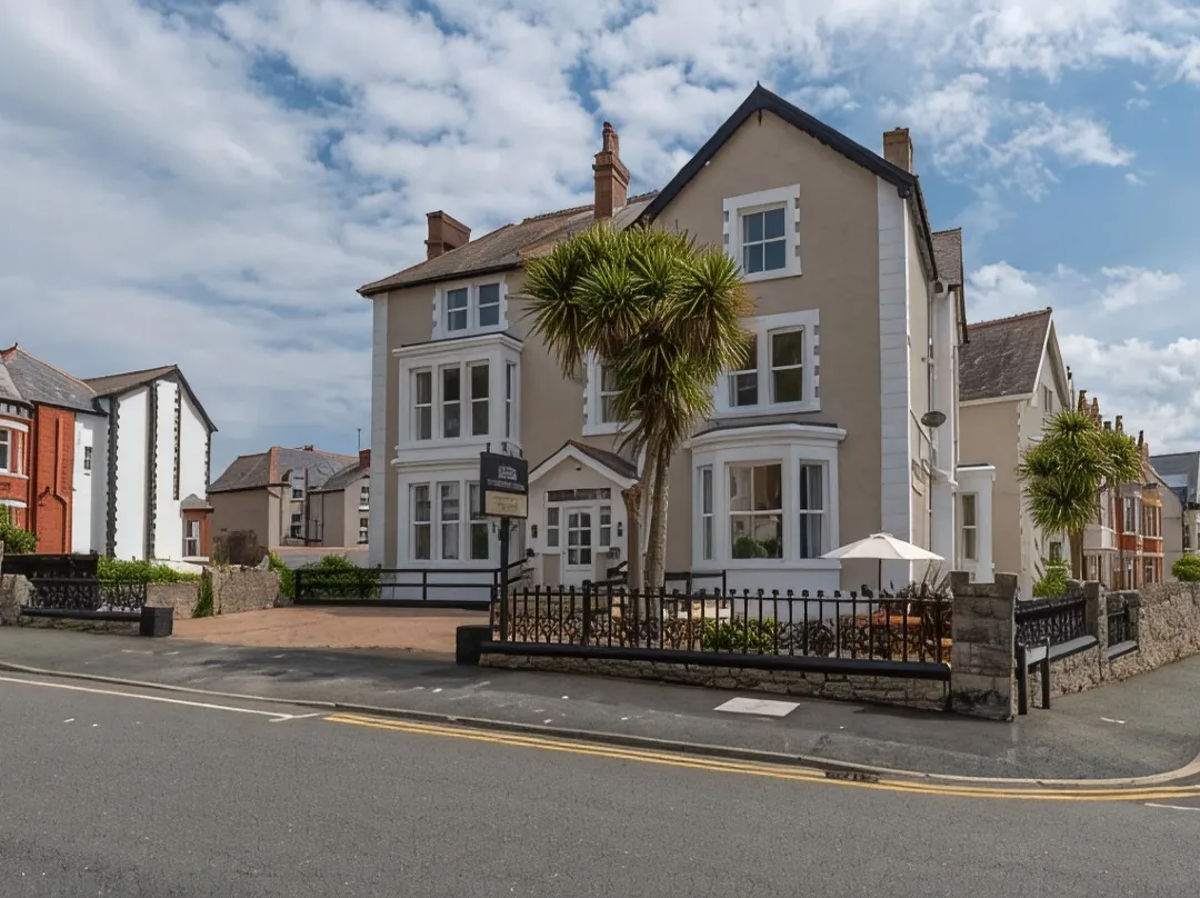 Lansdowne House With Private Car Park - Llandudno