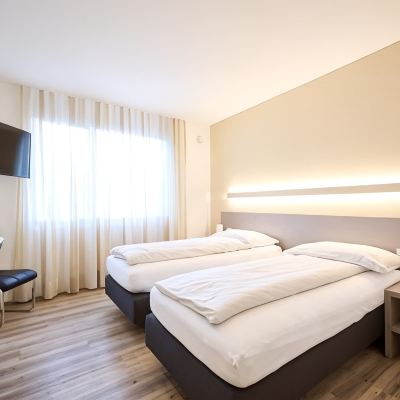 Twin Room Hotel am Kreisel: Self-Service Check-in Hotel Promo Code