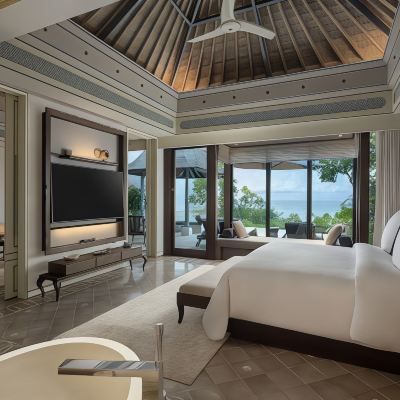 Panoramic Ocean Villa with Private Pool - King Bed