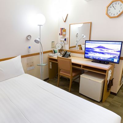 Economy Double Room-Smoking Toyoko Inn Kobe Sannomiya No.1 Promo Code