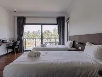 Roxy Sematan Villa & Townhouse Hotéis em Lundu