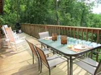 ALPINE LOG CABIN/COZY, COMFORTABLE, MODERN/BLUE RIDGE MOUNTAINS NEAR BOONE N.C.