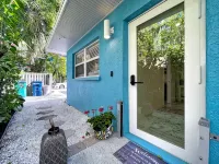 Charming Ground Level Resort Style 3 unit Condo  - unit C