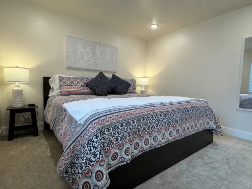 Jordan River Retreat. Charming 1 bedroom apartment in Lehi Ut on the river.